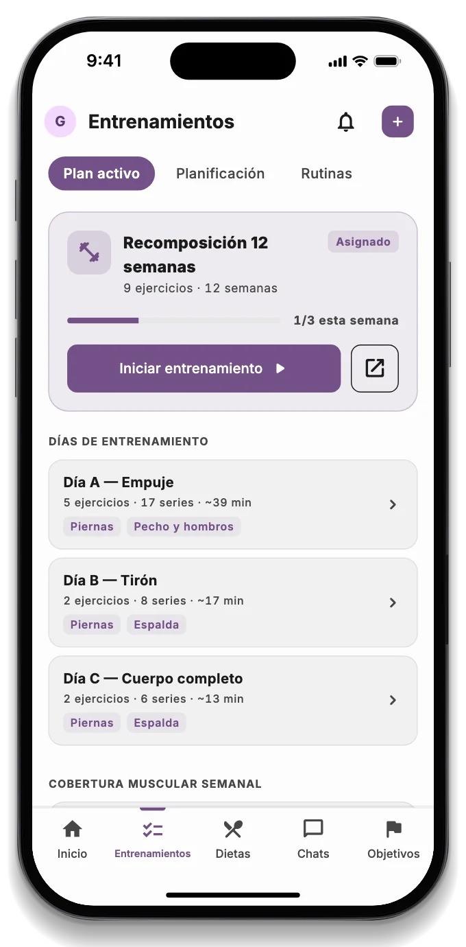 La app del cliente con el entrenamiento del día, la sesión reservada y un mensaje del entrenador